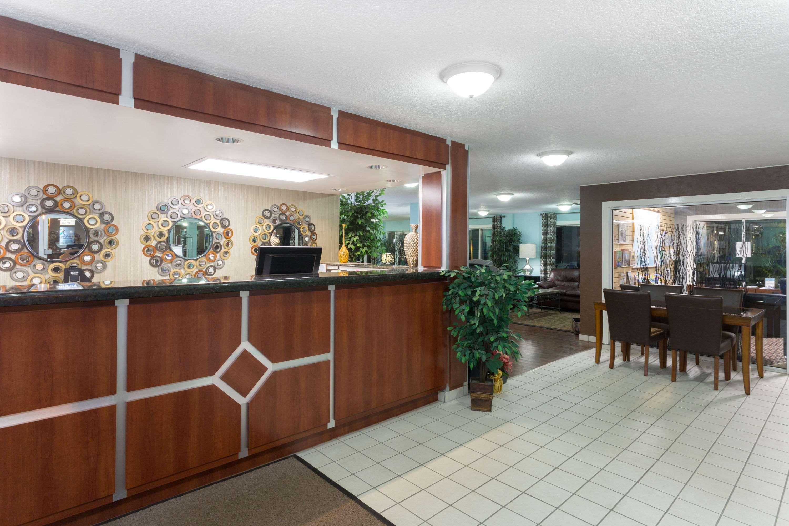 Days Inn By Wyndham Port Charlotte Town Center Exterior foto